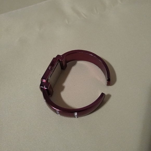 GNW Quartz Metallic Cuff Watch - Picture 7 of 9